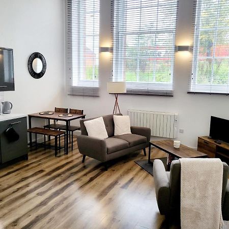 Appartement Burkhardt Hall- Parking Included- Sleeps 4 à Swindon Extérieur photo