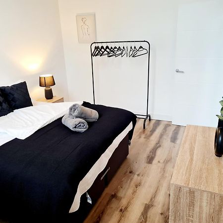 Appartement Burkhardt Hall- Parking Included- Sleeps 4 à Swindon Extérieur photo