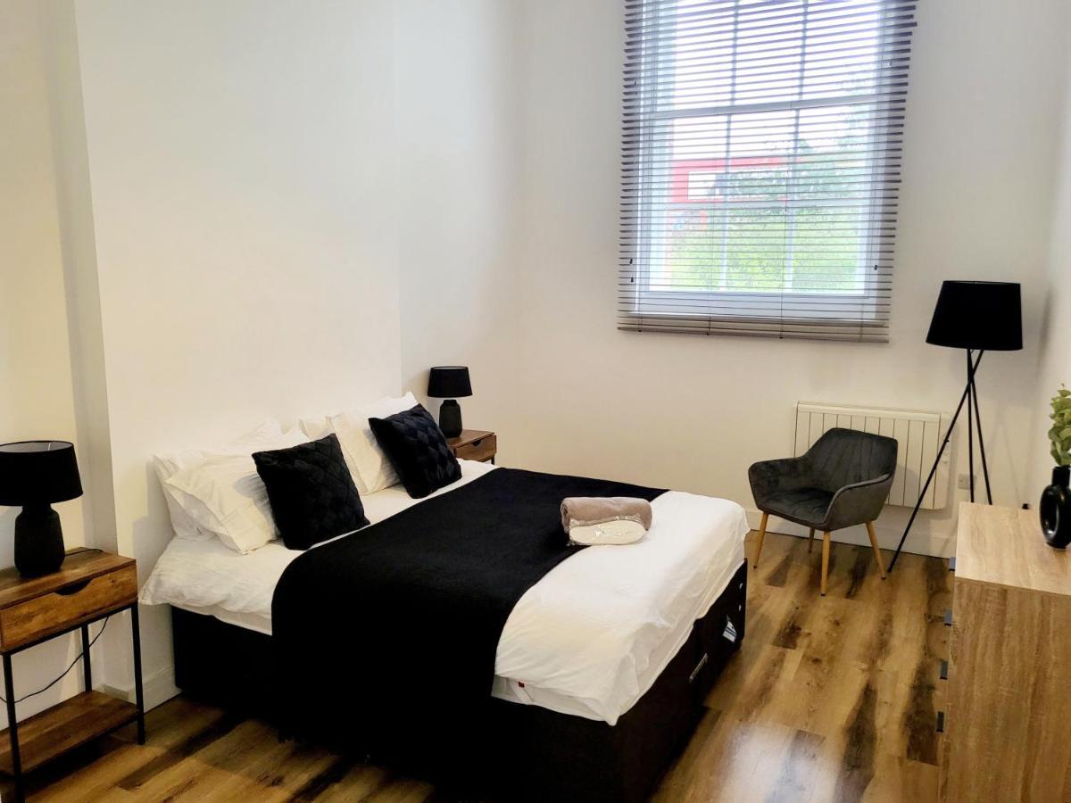 Appartement Burkhardt Hall- Parking Included- Sleeps 4 à Swindon Extérieur photo