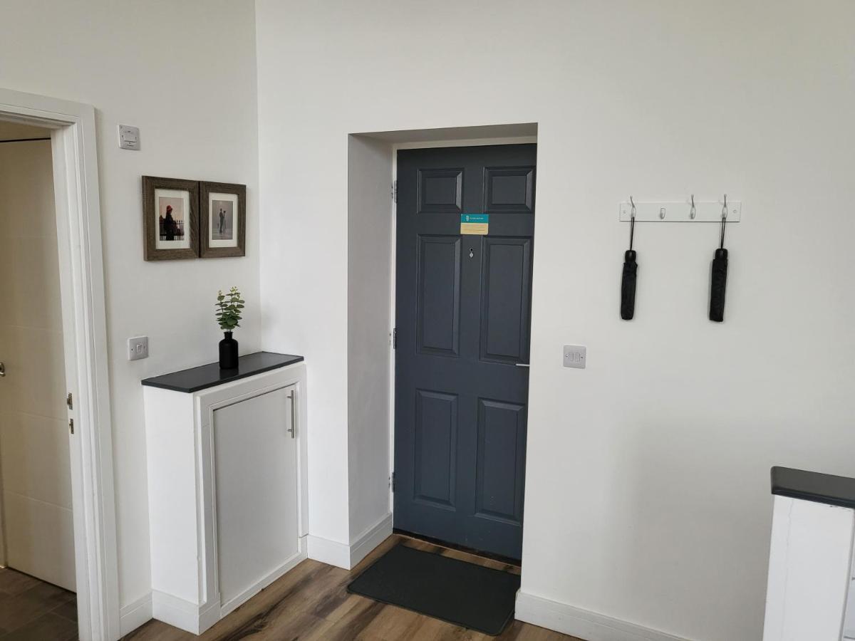 Appartement Burkhardt Hall- Parking Included- Sleeps 4 à Swindon Extérieur photo