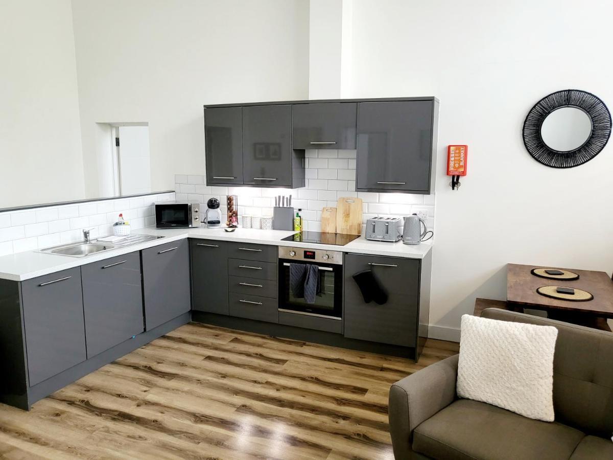 Appartement Burkhardt Hall- Parking Included- Sleeps 4 à Swindon Extérieur photo