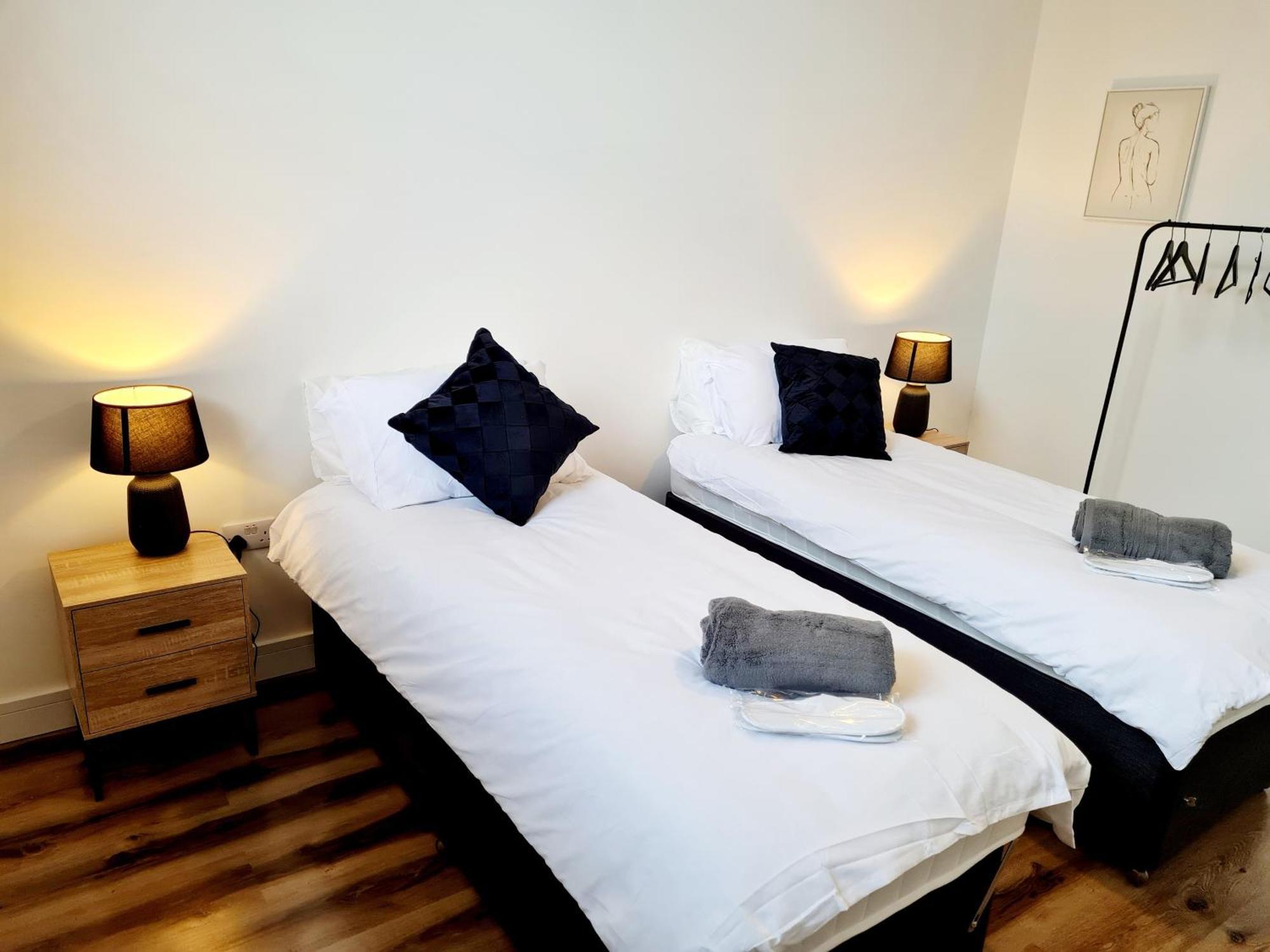 Appartement Burkhardt Hall- Parking Included- Sleeps 4 à Swindon Extérieur photo