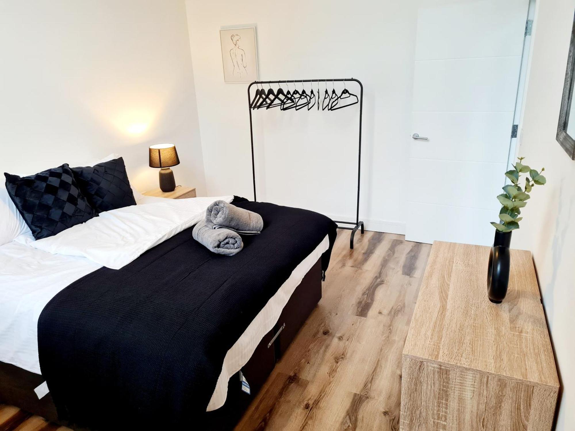 Appartement Burkhardt Hall- Parking Included- Sleeps 4 à Swindon Extérieur photo