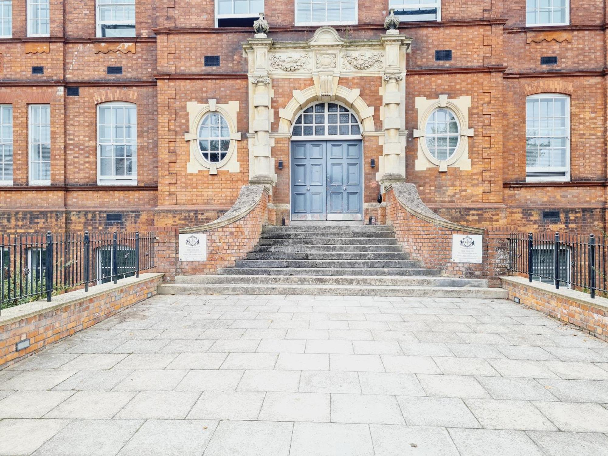 Appartement Burkhardt Hall- Parking Included- Sleeps 4 à Swindon Extérieur photo